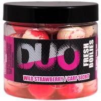 LK Baits DUO X-Tra Wild Strawberry/Carp Secret Fresh Boilies Āķa boilas busterā (Meža zemene/Karpu noslēpums)