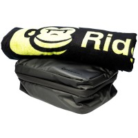 RidgeMonkey LX Bath Towel and Weatherproof Shower Caddy Soma higiēnas piederumiem ar dvieli
